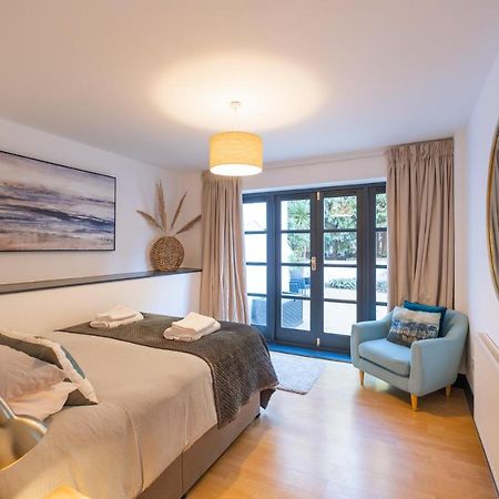 Modern Apt Near Gardens With Large Decking Area - Vivre Retreats Bournemouth Zewnętrze zdjęcie