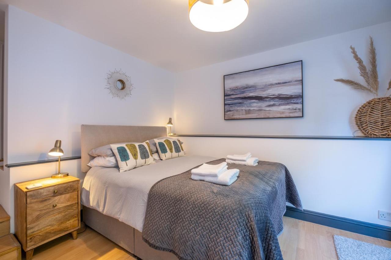 Modern Apt Near Gardens With Large Decking Area - Vivre Retreats Bournemouth Zewnętrze zdjęcie