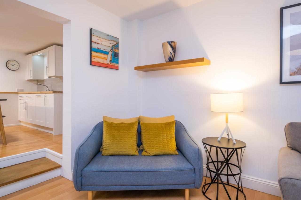 Modern Apt Near Gardens With Large Decking Area - Vivre Retreats Bournemouth Zewnętrze zdjęcie
