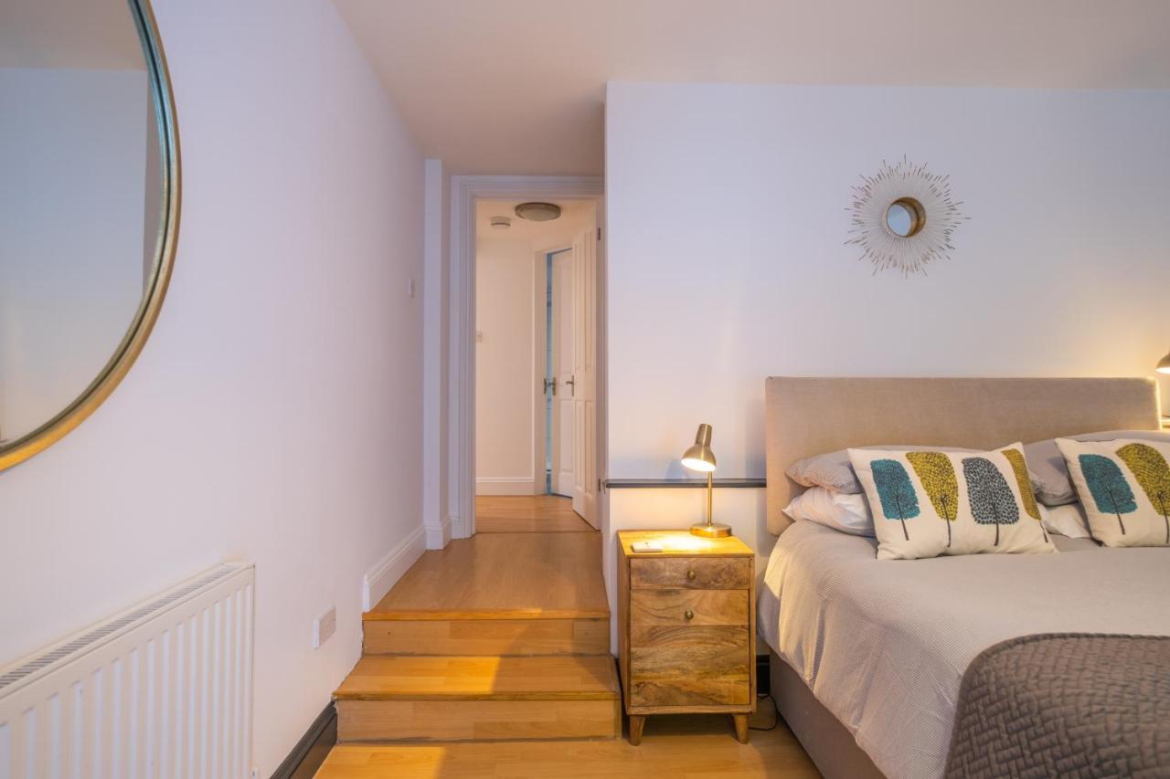 Modern Apt Near Gardens With Large Decking Area - Vivre Retreats Bournemouth Zewnętrze zdjęcie