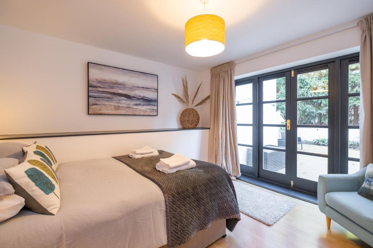 Modern Apt Near Gardens With Large Decking Area - Vivre Retreats Bournemouth Zewnętrze zdjęcie
