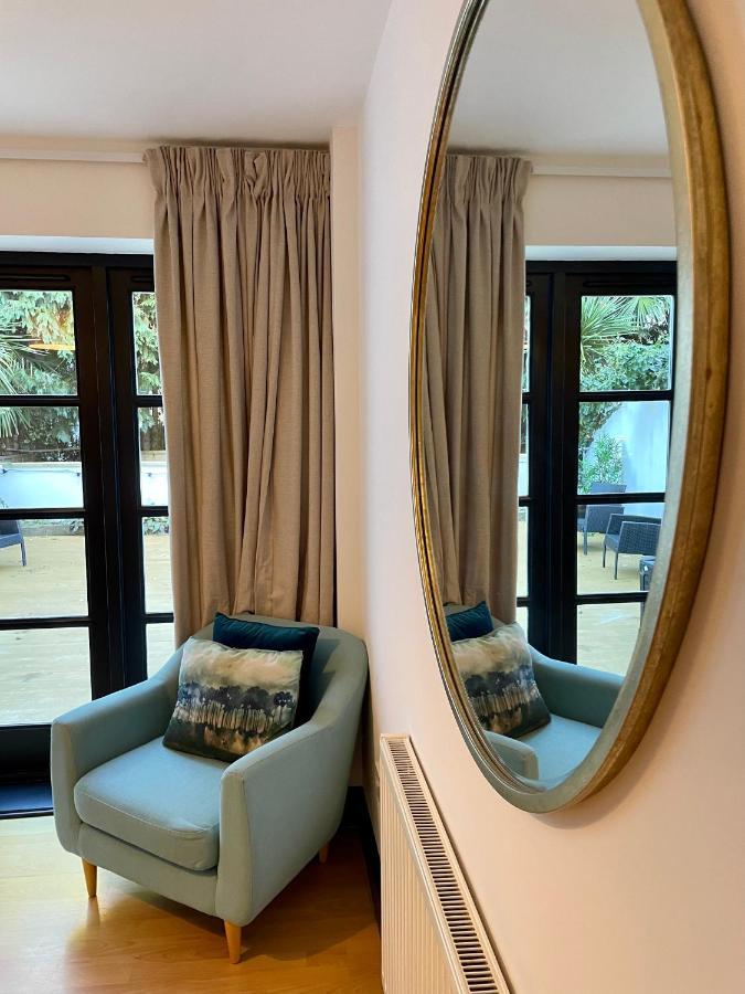 Modern Apt Near Gardens With Large Decking Area - Vivre Retreats Bournemouth Zewnętrze zdjęcie
