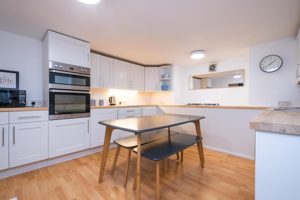 Modern Apt Near Gardens With Large Decking Area - Vivre Retreats Bournemouth Zewnętrze zdjęcie