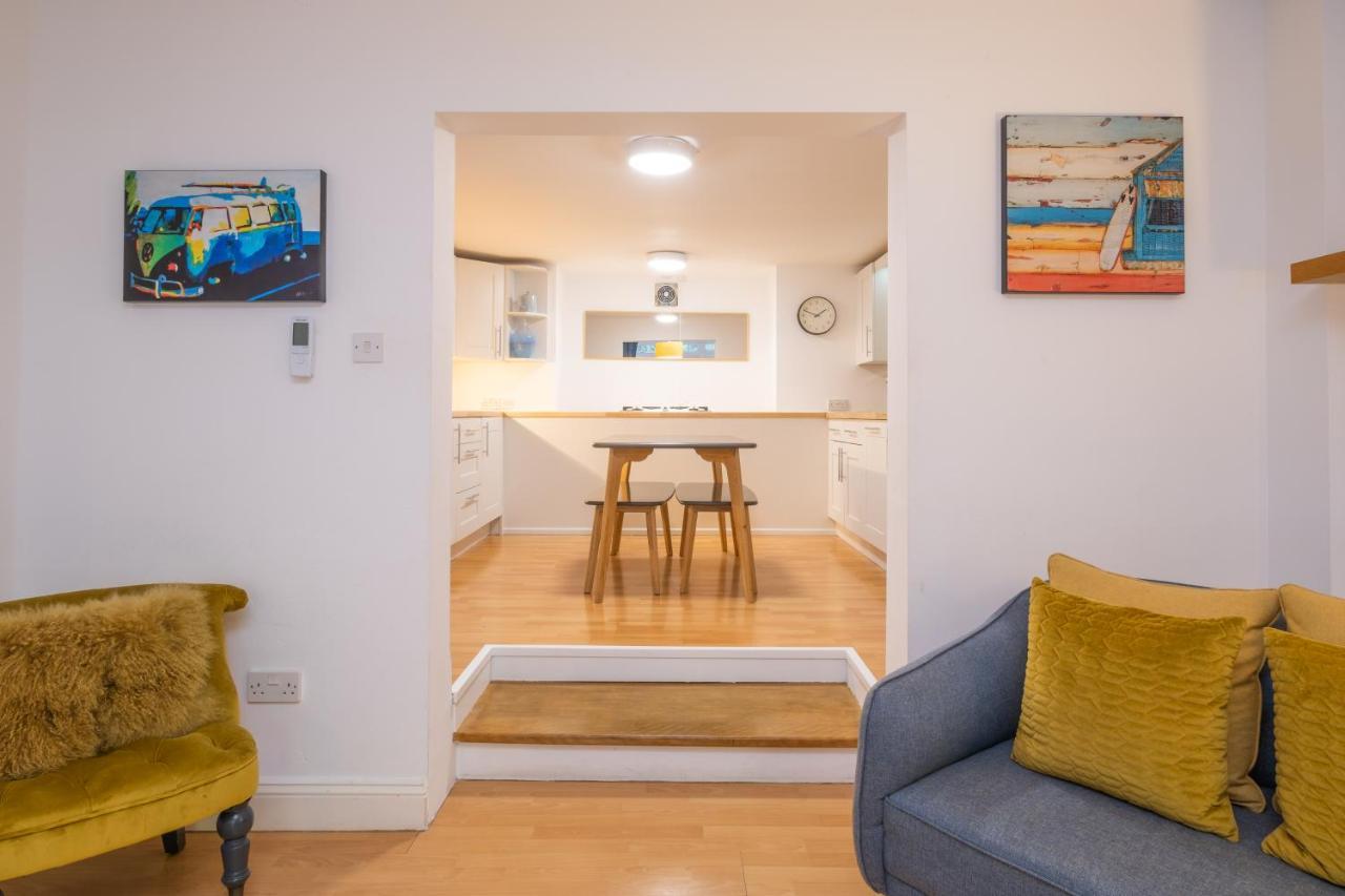 Modern Apt Near Gardens With Large Decking Area - Vivre Retreats Bournemouth Zewnętrze zdjęcie