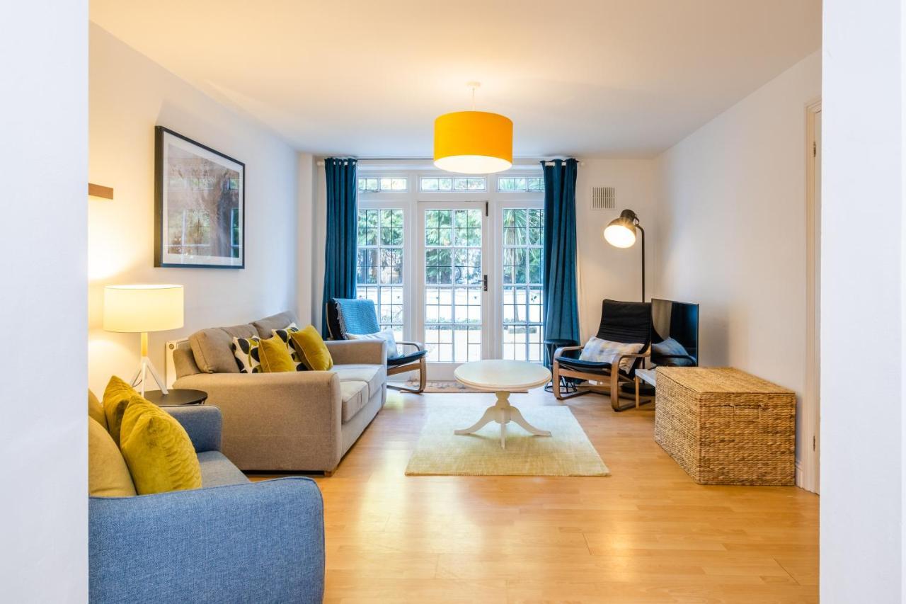 Modern Apt Near Gardens With Large Decking Area - Vivre Retreats Bournemouth Zewnętrze zdjęcie