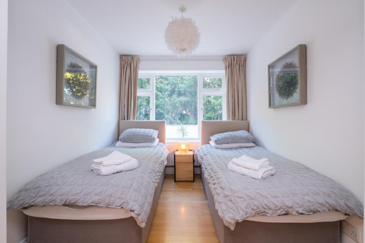 Modern Apt Near Gardens With Large Decking Area - Vivre Retreats Bournemouth Zewnętrze zdjęcie