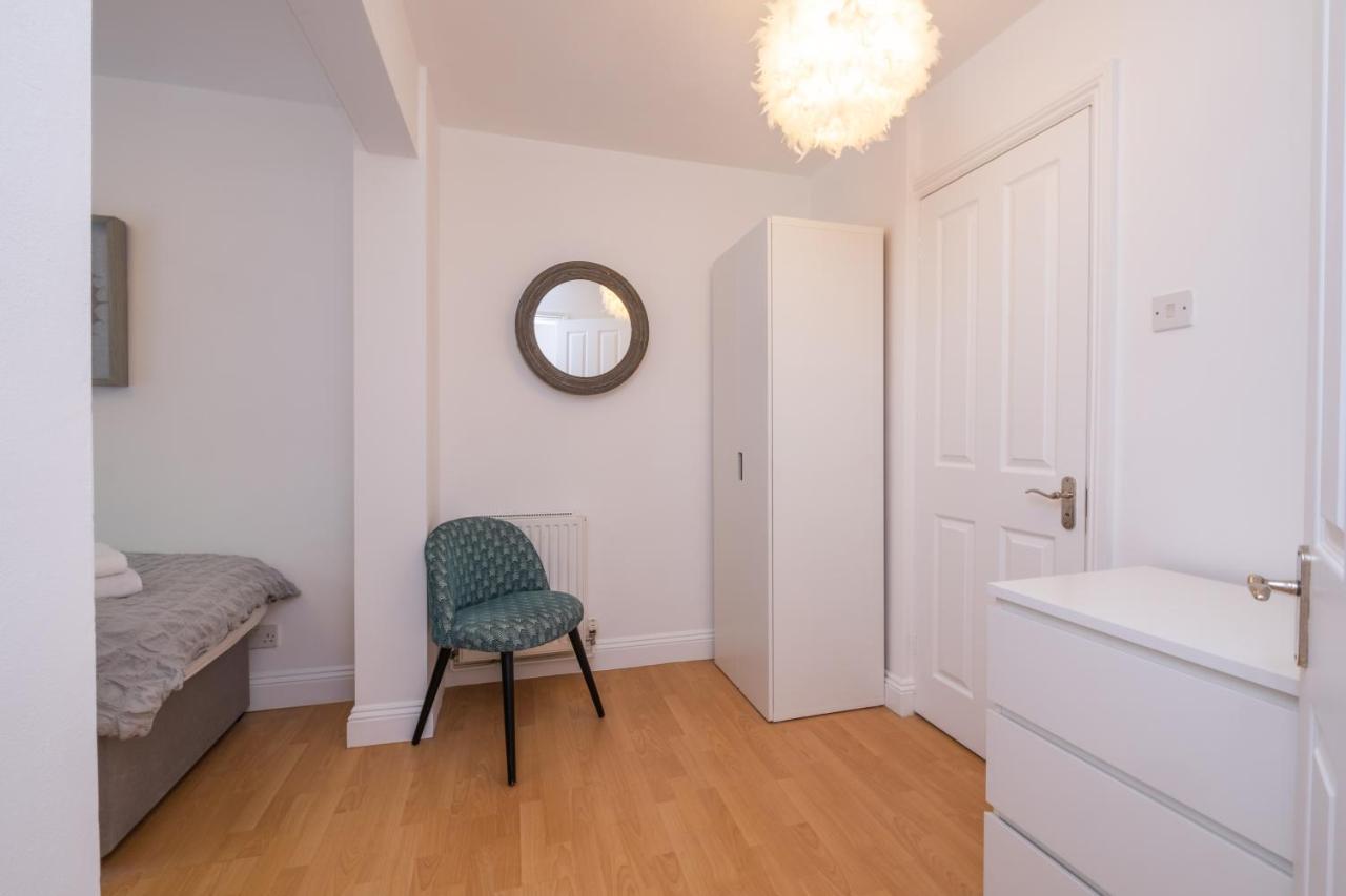 Modern Apt Near Gardens With Large Decking Area - Vivre Retreats Bournemouth Zewnętrze zdjęcie