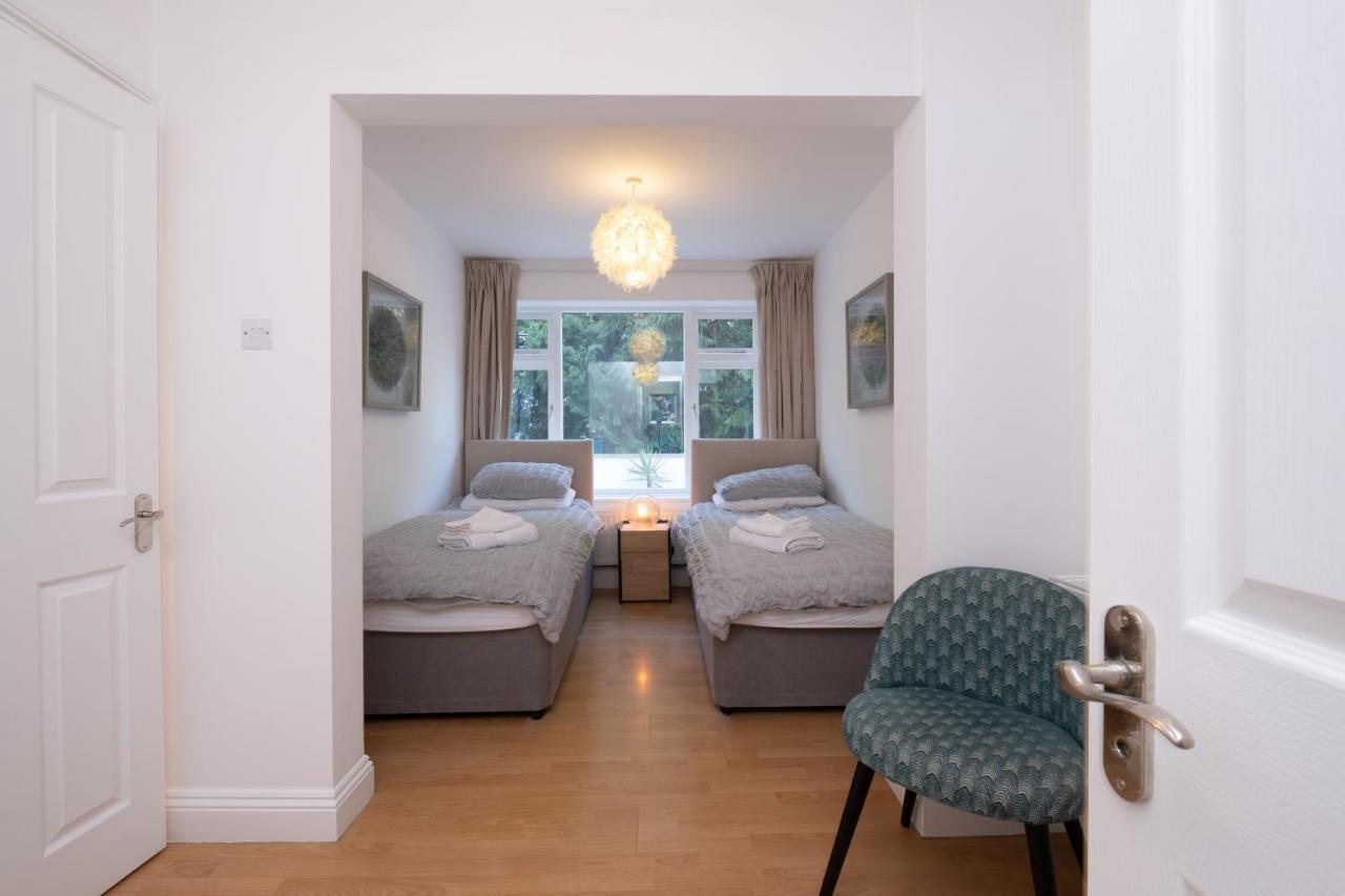 Modern Apt Near Gardens With Large Decking Area - Vivre Retreats Bournemouth Zewnętrze zdjęcie