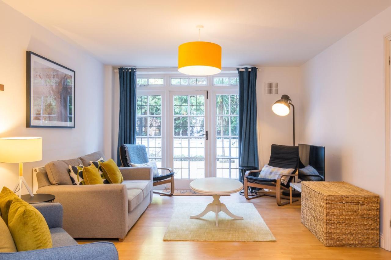 Modern Apt Near Gardens With Large Decking Area - Vivre Retreats Bournemouth Zewnętrze zdjęcie