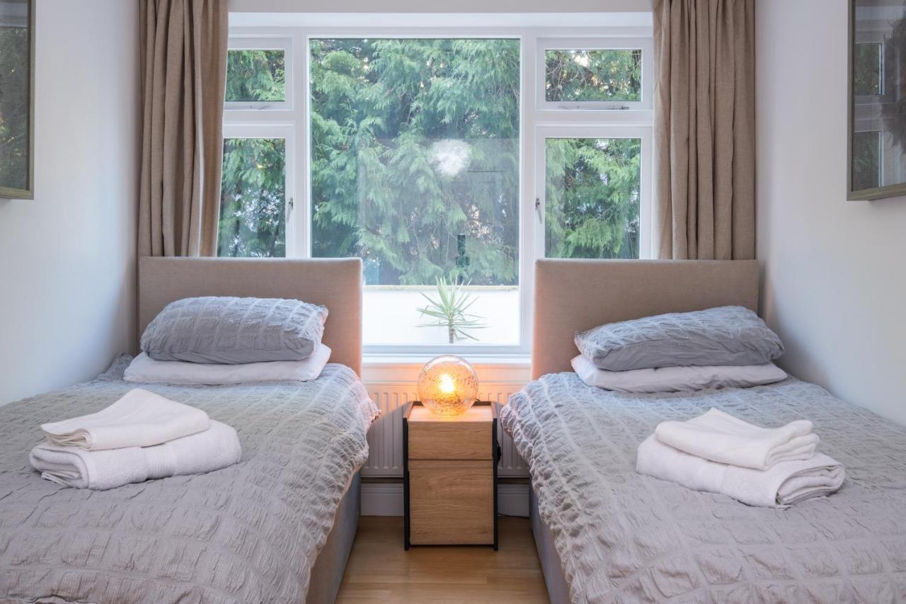 Modern Apt Near Gardens With Large Decking Area - Vivre Retreats Bournemouth Zewnętrze zdjęcie